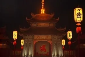 《第七号放映厅》剧情片封面，老放映机光柱